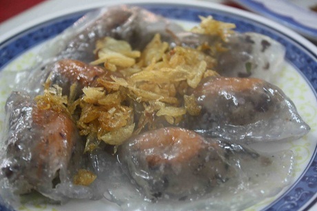 Hãy cùng ngắm cảnh người xôn xao, náo nhiệt trong sân phủ: