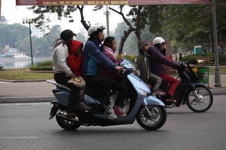 Chuyện kể hài hước về Tết Hà Nội của một thanh niên Mỹ - 13 Một tay lái cự phách khác.