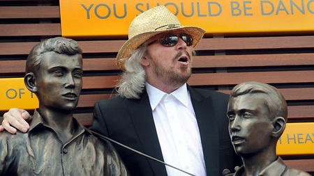 Barry Gibb tại buổi lễ khánh thành bức tượng đài