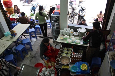 Chuyện kể hài hước về Tết Hà Nội của một thanh niên Mỹ - 20 Làm hơn hãy bảo vệ tất cả chúng ta!