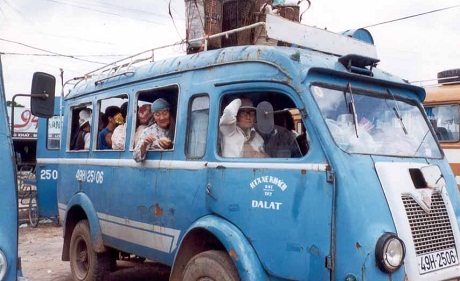 Xe khách cũ kỹ ở Đà Lạt