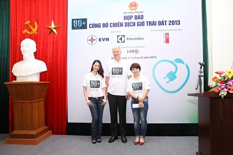 Giờ Trái Đất 2013: “Tôi và bạn hãy cùng hành động” - 2 Ba trong bốn đại sứ thiện chí của Giờ Trái Đất 2013.