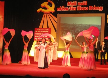 Tưng bừng các hoạt động chào mừng ngày thành lập Đảng - 5 Ca sĩ Hồng Hạnh lắng đọng với các ca khúc về Chủ tịch Hồ Chí Minh