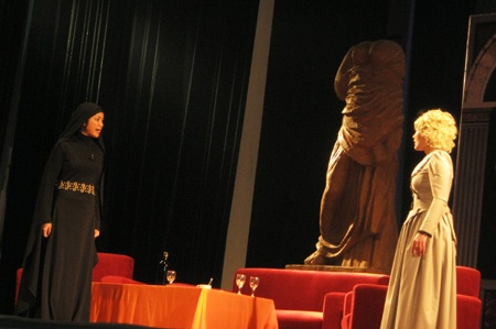 Hòn đảo thần vệ nữ: Nước mắt của hai bà mẹ