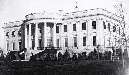 Trải qua các đời Tổng thống, Nhà Trắng đã được mở rộng và thiết kế thêm nhiều chi tiết.