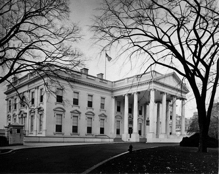 Trải qua các đời Tổng thống, Nhà Trắng đã được mở rộng và thiết kế thêm nhiều chi tiết.