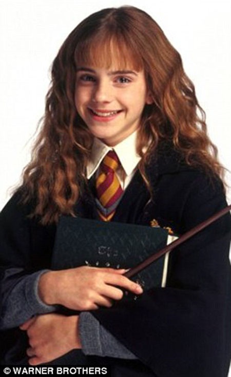 Sự lột xác của bé gái ngoan hiền trong loạt phim Harry Potter - 2 Emma Watson có những màn nhảy múa thoát y nóng bỏng trong bộ phim mới “The Bling Ring”