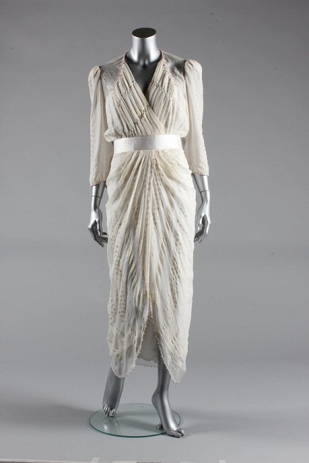 10 bộ đầm tiền tỷ đẹp "kinh điển" của công nương Diana - 2 Đấu giá những bộ đầm đẹp nhất của công nương Diana