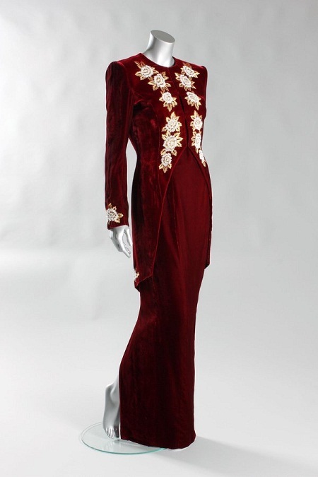 10 bộ đầm tiền tỷ đẹp "kinh điển" của công nương Diana - 3 Đấu giá những bộ đầm đẹp nhất của công nương Diana