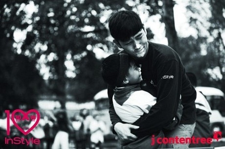 Hình ảnh nam ca sỹ Hàn làm tình nguyện ở... Tuyên Quang - 2 Thành viên nhóm Super Junior tới Việt Nam làm tình nguyện