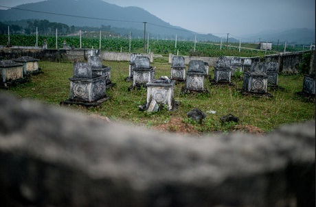 Những đứa trẻ hôm nay ở làng Lòi.