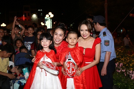 Thanh Thúy và con những ngày đầu năm - 1 Thanh Thúy và con những ngày đầu năm