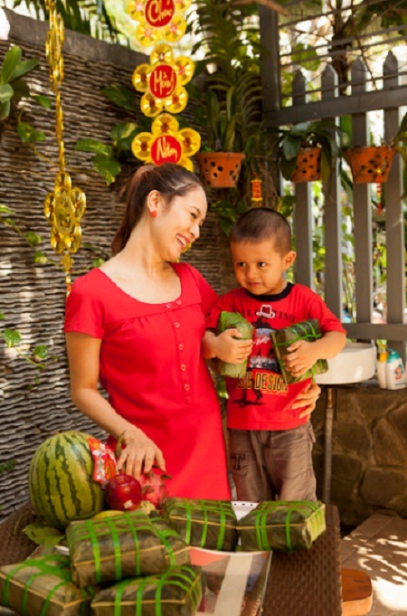 Thanh Thúy và con những ngày đầu năm - 4 Hai mẹ con hào hứng với thành quả của mình.