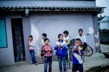 Những đứa trẻ hôm nay ở làng Lòi.