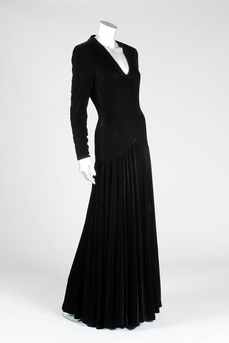 10 bộ đầm tiền tỷ đẹp "kinh điển" của công nương Diana - 5 Đấu giá những bộ đầm đẹp nhất của công nương Diana