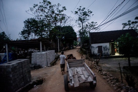 Cuộc sống ở làng Lòi đã ngày một khấm khá hơn.