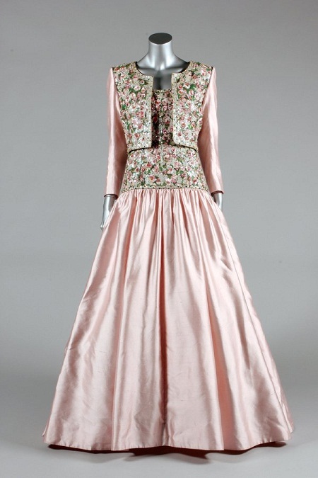 10 bộ đầm tiền tỷ đẹp "kinh điển" của công nương Diana - 9 Đấu giá những bộ đầm đẹp nhất của công nương Diana