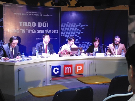 Họp báo trao đổi thông tin tuyển sinh năm 2013 tại trường Đại học KHXH & NV.