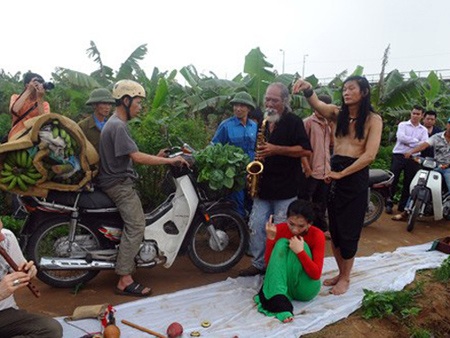 Một cảnh trong màn biểu diễn múa đương đại mang tên