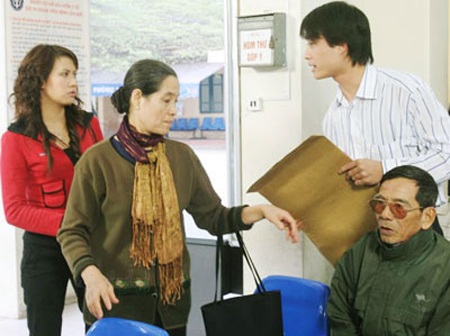 NSƯT Trần Hạnh: “Xin đừng thương hại chúng tôi” - 1 NSƯT Trần Hạnh: “Xin mọi người đừng thương hại chúng tôi”.
