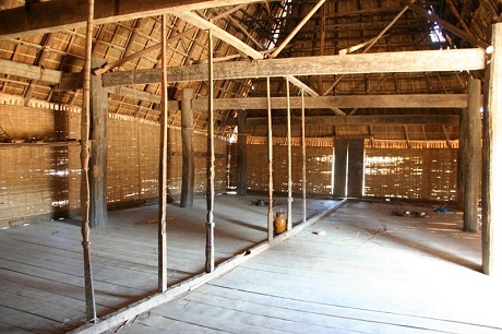 Bên trong ngôi nhà rông