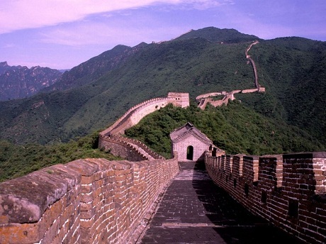 Báo Mỹ khuyên "nên một lần trong đời đi bộ trên phố cổ Hà Nội" - 21 Trung Quốc – Dạo bước trên Vạn Lý Trường Thành.