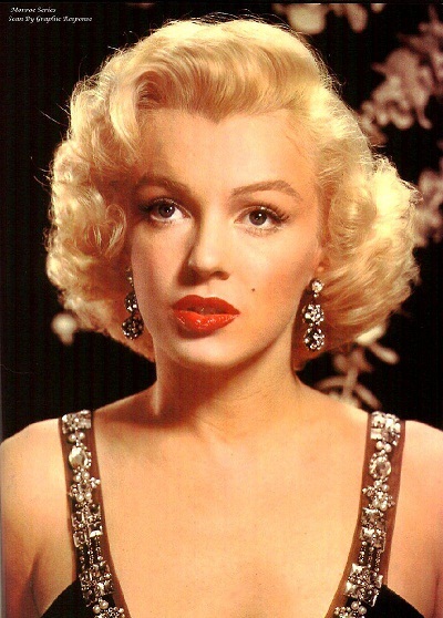 Những kiểu tóc "bước ra" từ... màn ảnh - 7 Mái tóc xoăn vàng của Marilyn Monroe