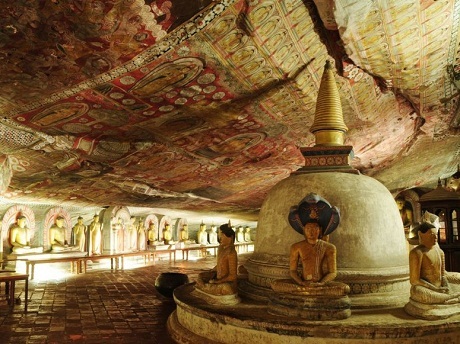 Báo Mỹ khuyên "nên một lần trong đời đi bộ trên phố cổ Hà Nội" - 7 Việt Nam – Đến thăm Văn Miếu để chiêm ngưỡng một không gian văn hóa kiến trúc cổ kính từ thế kỷ 11.