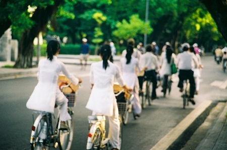 Viết giữa sân trường 17 - 2 Viết giữa sân trường 17