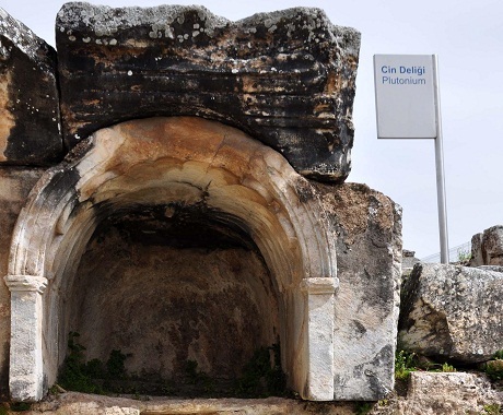 Tìm thấy “cổng địa ngục” ở Thổ Nhĩ Kỳ - 2 Di tích cổng địa ngục được tìm thấy hôm nay.