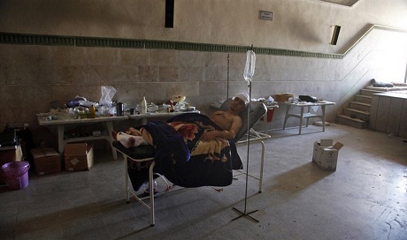 Quân nổi dậy Syria trong một ngôi nhà ở ngoại ô thành phố Aleppo, Syria.