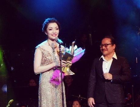 Mỹ Tâm vắng mặt dù được xướng tên là Ca sỹ của năm - 4 Album “Classic meets chillout” của nữ ca sĩ Phạm Thu Hà được vinh danh là Album của năm
