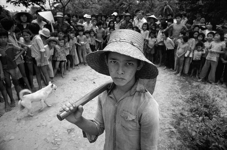 Hình ảnh Việt Nam mạnh mẽ sau chiến tranh - 6 Một lớp học đơn sơ ở miền quê những ngày đầu sau khi thống nhất đất nước.