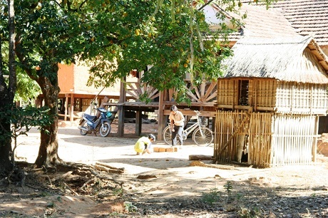 Bên trong ngôi nhà rông