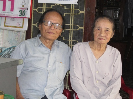 Bà Phạm Thị Chiều (lúc còn sống) bên chồng - nhà thơ Giang Nam.