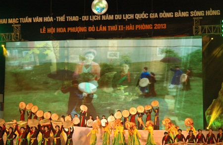 Mãn nhãn với màn trình diễn pháo hoa của thành phố hoa phượng đỏ - 9 Thiên Lam