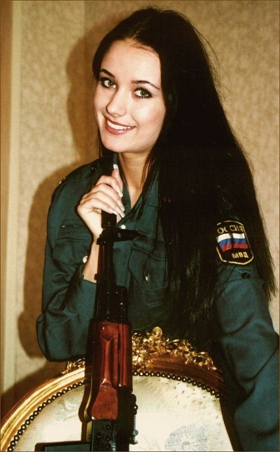 Những hoa hậu “dấn thân” thành công sang địa hạt nghệ thuật