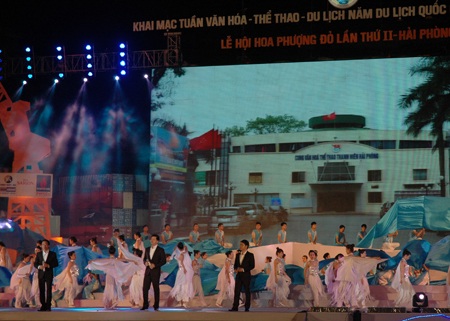 Mãn nhãn với màn trình diễn pháo hoa của thành phố hoa phượng đỏ - 12 Thiên Lam