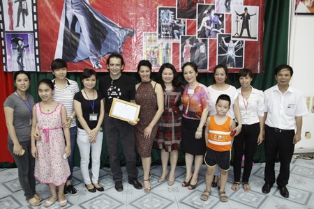 Ảo thuật gia nổi tiếng thế giới thăm trẻ em tại Viện Nhi Trung ương - 2 Thiên Lam