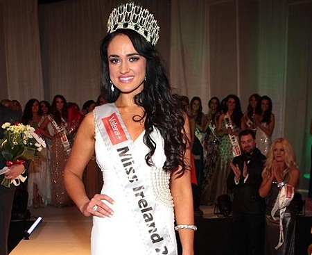 Những hoa hậu bị truất vương miện một cách... không ngờ