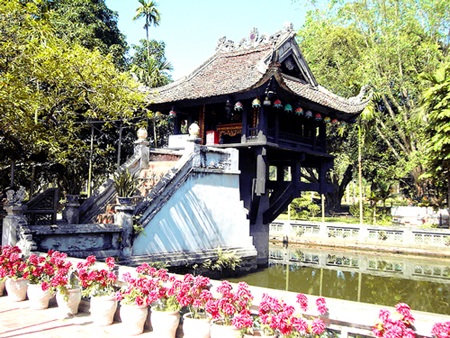 Vì sao chùa Một Cột từng được bình chọn "độc đáo nhất châu Á"? - 8 Đây là một trong những ngôi chùa nổi tiếng và được nhắc đến nhiều nhất trong lịch sử Việt Nam.