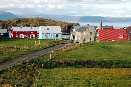 Đảo Pico nổi tiếng với rượu ngon và những con đường mòn uốn lượn xinh đẹp.