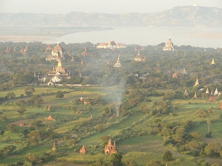 Vẻ đẹp huyền bí của bình nguyên có hơn 2000 ngôi đền