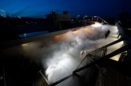 Nghệ sĩ Nhật Fujiko đã tạo lên một “Vườn mây” kỳ ảo trên nóc các bãi đậu xe của thành phố.