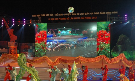 Mãn nhãn với màn trình diễn pháo hoa của thành phố hoa phượng đỏ - 4 Thiên Lam