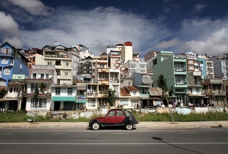 Đông gặp Tây – Tác giả người Mỹ Loren Klein chụp tại Đà Lạt.