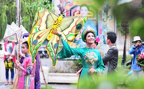 Hình ảnh hoa hậu Ngọc Hân hoá thân thành hoàng hậu - 9 Lê Huy Hoàng Hải