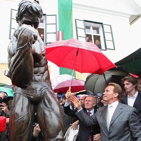 Tượng của các nghệ sĩ nổi tiếng hút khách du lịch