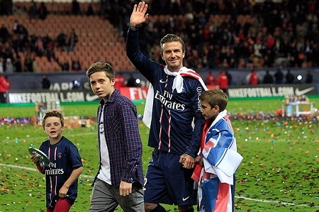 Brad Pitt tin vào sự nghiệp diễn xuất của David Beckham - 4 Kết thúc một sự nghiệp lẫy lừng, Beckham nói lời chia tay sân cỏ bên các con trai.