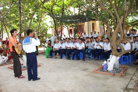 Lính đảo cùng hát